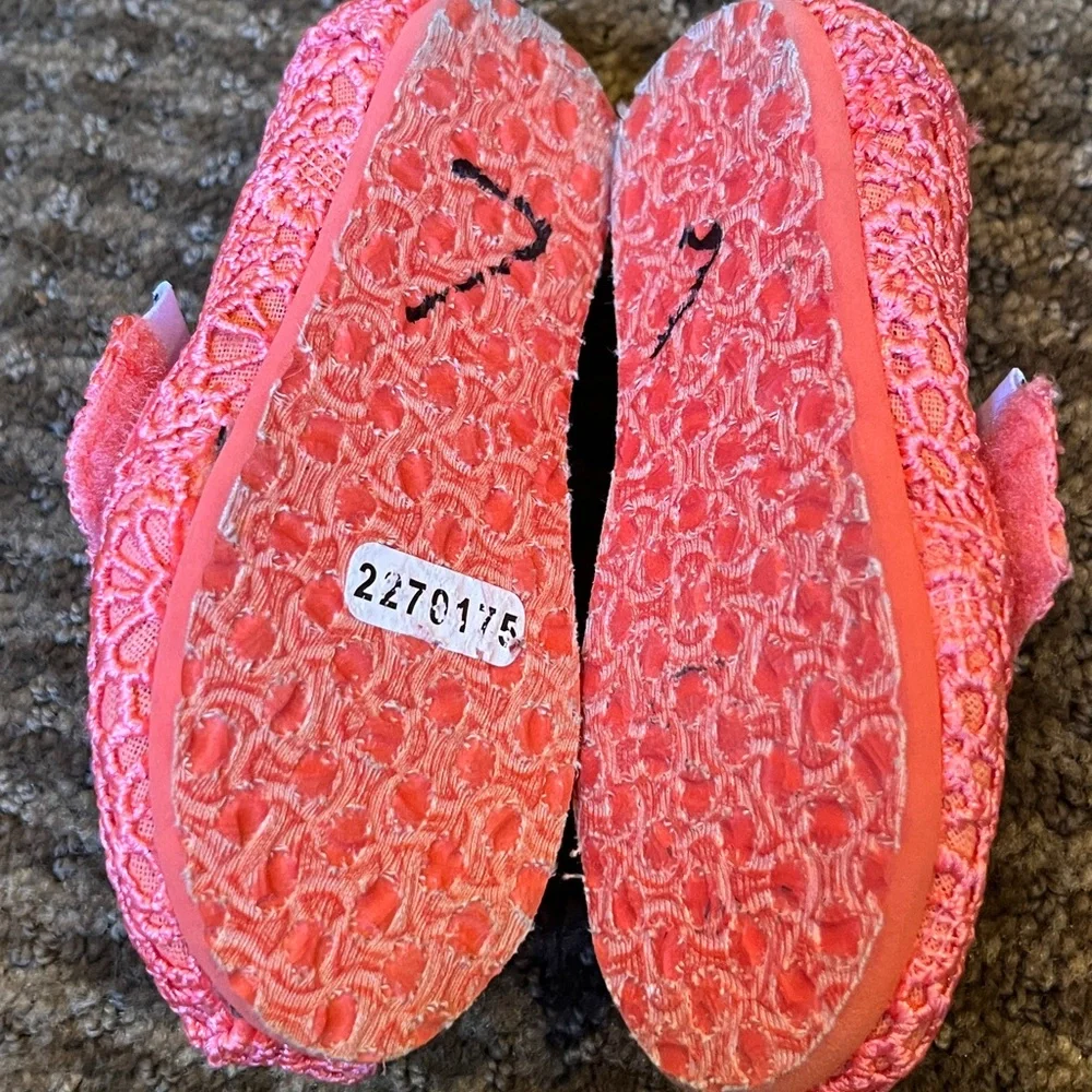 🧡TOMS Alpargata Crochet Floral Print Slip on shoes Size T5 EUC!🧡